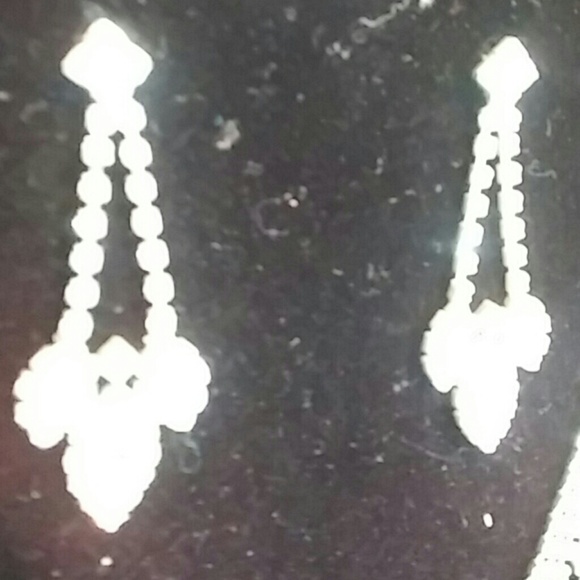 Costumed Diamond Necklace & Earring Set - Picture 2 of 8